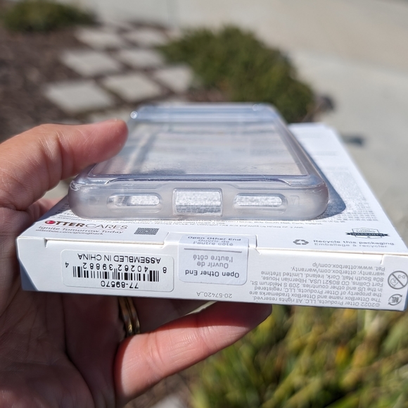 OtterBox Pixel 7 Pro Case Symmetry Series Clear - Picture 7 of 16